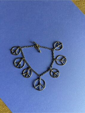 7.5” Sterling Silver Peace Sign Charm Bracelet Dean Harris For Target from 2008